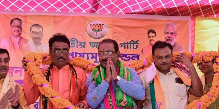 রাজতন্ত্র শেষ হয়ে গেছে বহু আগে।