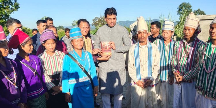 বিপ্লবকে পেয়ে বাধ ভাঙ্গা উচ্ছাস রিয়াং শরনার্থীদের!