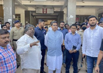 উত্তর জেলা হাসপাতাল পরিদর্শন করলেন মুখ্যমন্ত্রী