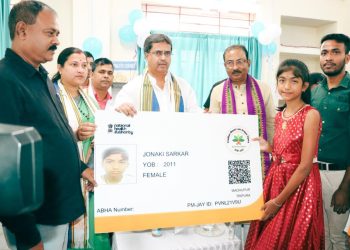 স্বাস্থ্য পরিষেবা পৌঁছে দিতে সংকল্পবদ্ধ সরকার