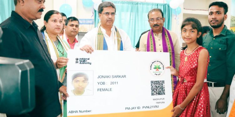 স্বাস্থ্য পরিষেবা পৌঁছে দিতে সংকল্পবদ্ধ সরকার