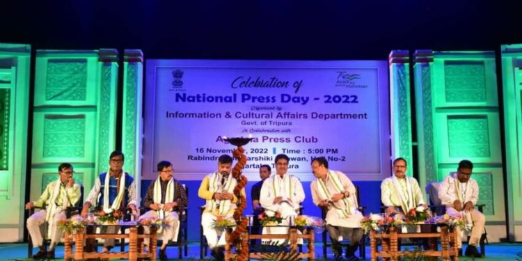 সংবাদমাধ্যম হচ্ছে সমাজের দর্পণঃ মুখ্যমন্ত্রী