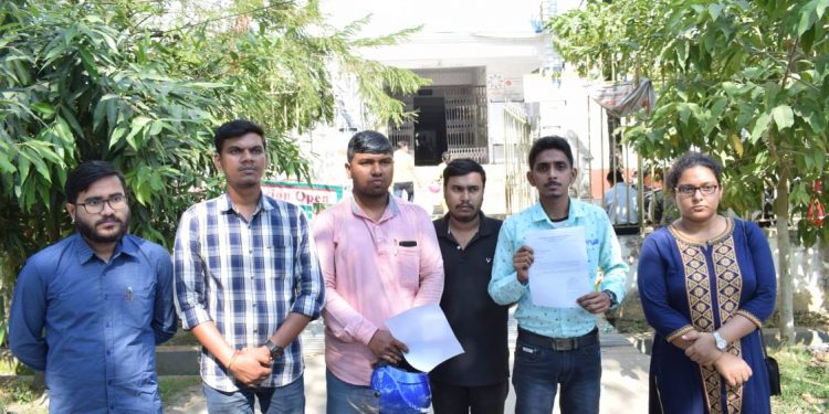 ডেপুটেশন প্রদান বাম ছাত্র সংগঠনের