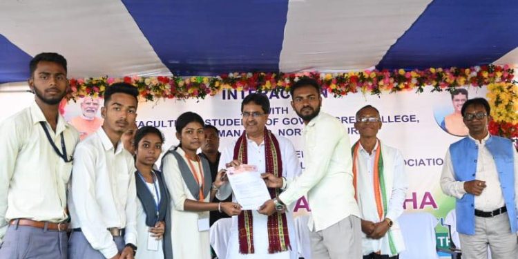 অধ্যাপক ও বিদ্যার্থীদের সঙ্গে মতবিনিময় অনুষ্ঠানে অংশগ্রহণ করলেন মুখ্যমন্ত্রী