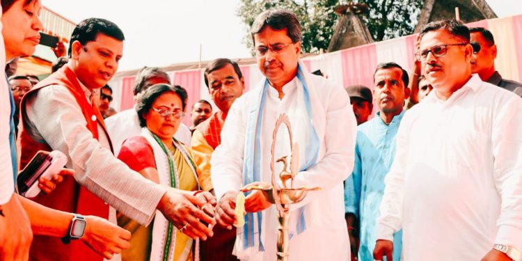 পরিকাঠামোগত উন্নয়ন অত্যন্ত গুরুত্বপূর্ণ।