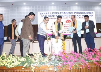 সেবার মনোভাব নিয়ে কাজ করা একজন উত্তম চিকিৎসকের লক্ষন