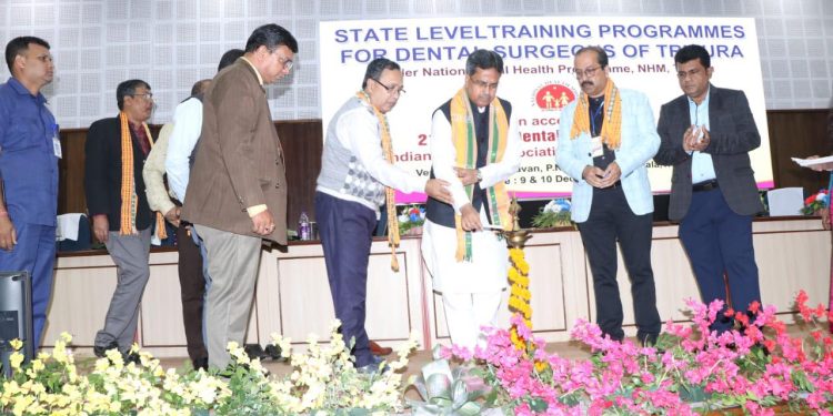 সেবার মনোভাব নিয়ে কাজ করা একজন উত্তম চিকিৎসকের লক্ষন