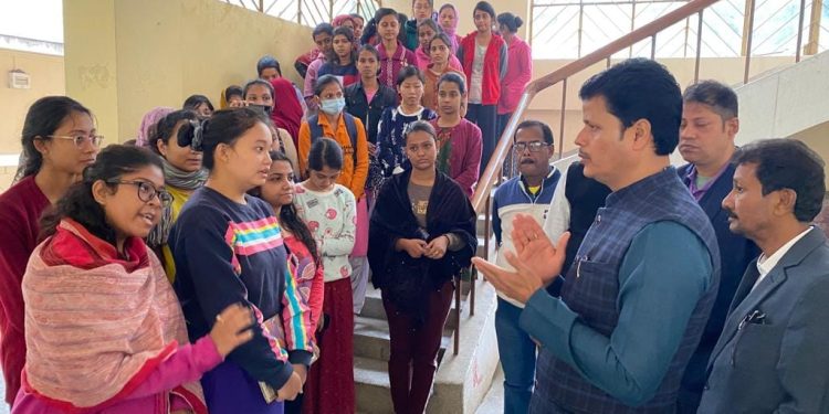 ছাত্রীদের ক্ষোভের মুখে মন্ত্রী ভগবান দাস