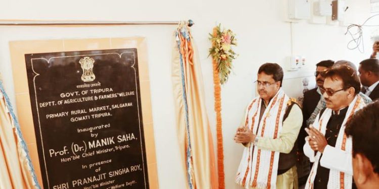 প্রাইমারি মার্কেট স্টলের উদ্বোধন করলেন মুখ্যমন্ত্রী