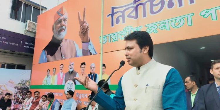 অটল বিহারি বাজপেয়ীকে কোনও বইয়ে সীমাবদ্ধ করা যাবেনা