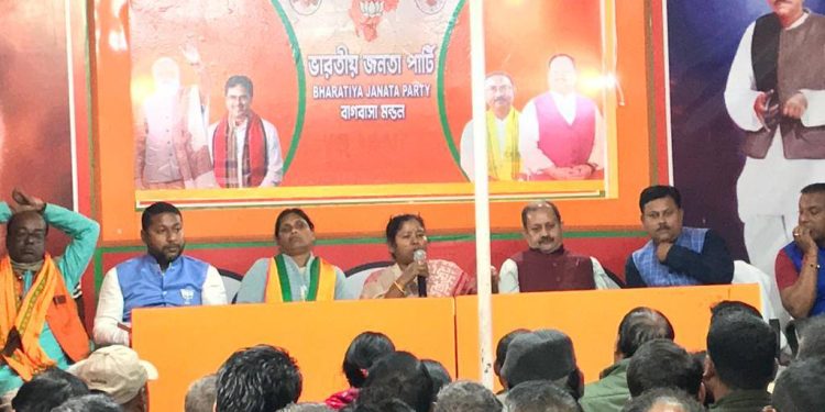 প্রতিমা ভৌমিকের উপস্থিতিতে সাংগঠনিক বৈঠক