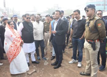 পরিদর্শনে মেয়র দীপক মজুমদার।