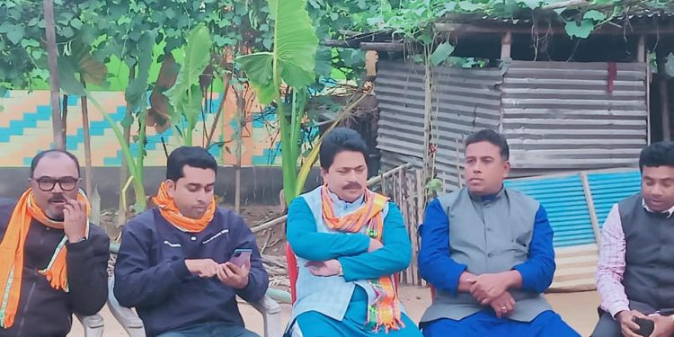 জনসম্পর্ক অভিযানে বিজেপির রাজ্য সম্পাদক জসীমদ্দিন।