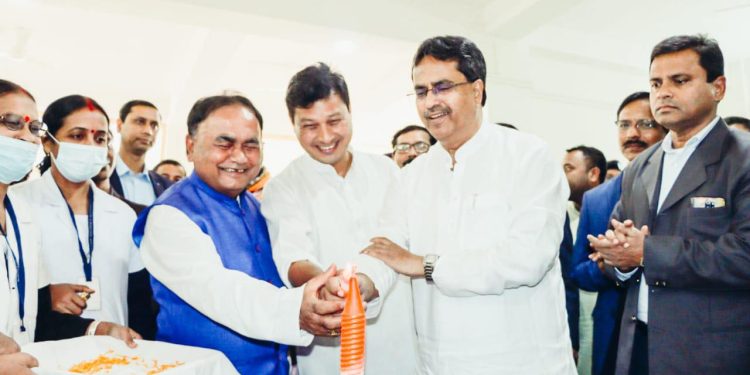 স্বাস্থ্যসেবাকে জেলাস্তরে জনসাধারণের কাছে সুলভে পৌঁছে দেওয়ার জন্য সর্বদা সচেষ্ট সরকার।