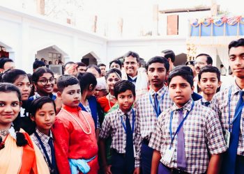 “নিষ্পাপ শিশুদের মধ্যে ঈশ্বর বাস করে”