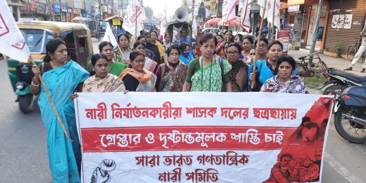 নারী নির্যাতনের বিরুদ্ধে বিক্ষোভ