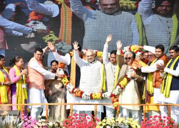 গণতন্ত্রে সরকারের কাজের মাধ্যমে মানুষের ভরসা জয় করা সম্ভব।  