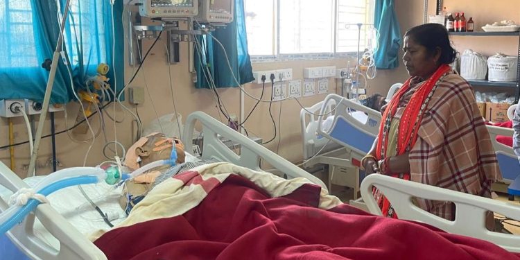 অসুস্থ এন.সি দেববর্মাকে দেখতে গেলেন কেন্দ্রীয় প্রতিমন্ত্রী