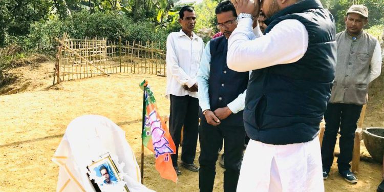 প্রয়াত কর্মীর পরিবারের পাশে বাগবাসা মন্ডল সভাপতি