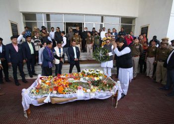 নরেন্দ্র চন্দ্র দেববর্মাকে শেষ শ্রদ্ধা জানালেন মুখ্যমন্ত্রী