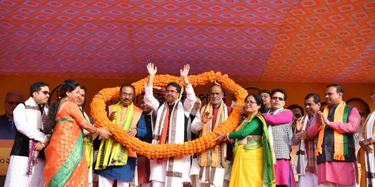 আসন্ন নির্বাচনে সংখ্যাগরিষ্ঠতা নিয়ে সরকার পুনঃর্গঠন করছে বিজেপি।