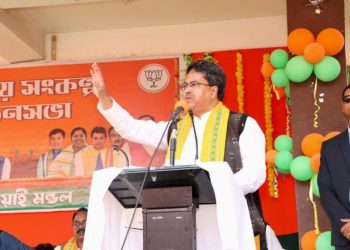 পিতা পুত্র যে সুরে কথা বলেন, একই সুরে কথা বলেন বিরোধী দলনেতা।