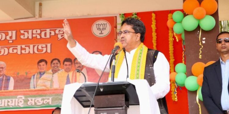 পিতা পুত্র যে সুরে কথা বলেন, একই সুরে কথা বলেন বিরোধী দলনেতা।