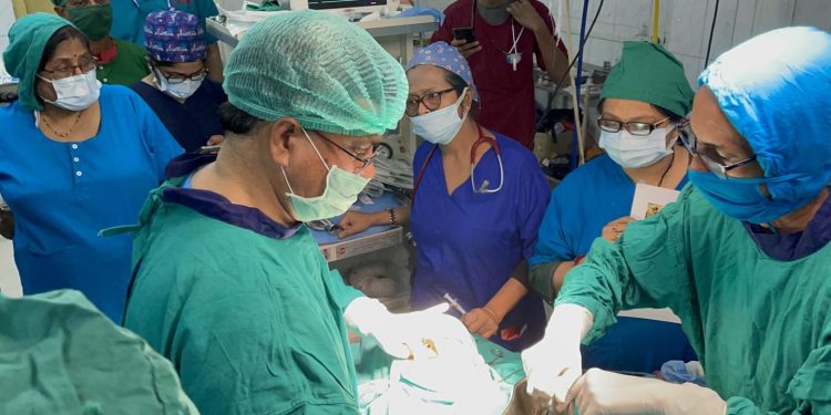 একটি শিশুর Oral Cystic Lesion অস্ত্রোপচার করলেন মুখ্যমন্ত্রী