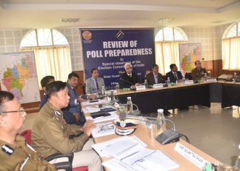 রাজ্য অতিথিশালায় উচ্চপর্যায়ের কর্মকর্তাদের সঙ্গে বৈঠক