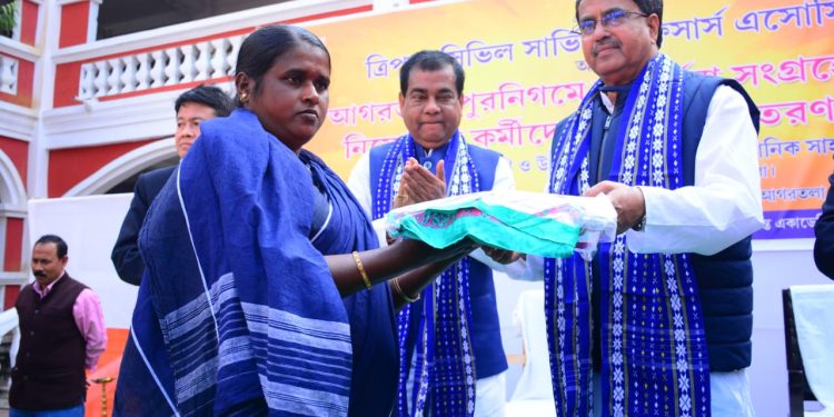 টিসিএস অফিসারদের ভূয়সী প্রশংসায় মুখ্যমন্ত্রী