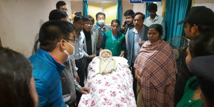 এন সির প্রয়ানে শোকাহত প্রতিমা