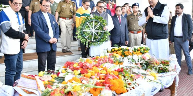 এন সি দেববর্মাকে শ্রদ্ধা নিবেদন