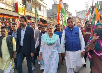 তৃণমূল কংগ্রেস রাস্তায় নেমে মানুষের স্বার্থে কাজ করছে