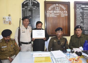 উকিল পরিচয় দিয়ে চুরি! গ্রেফতার ১