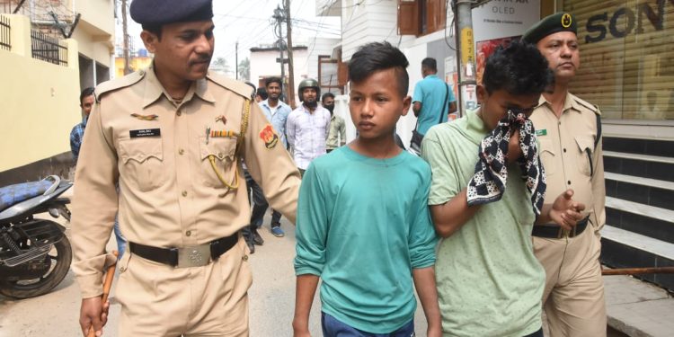 মধ্যপাড়া চলমান সংঘ ক্লাব এলাকা থেকে দুই বাইক চোর আটক