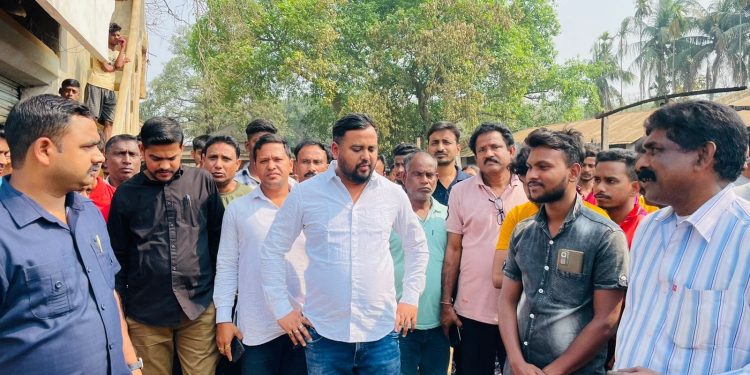 গভীর রাতে  নাশকতার আগুনে পুড়ে ছাই হয়ে গেল প্রায় ১৯টি দোকান