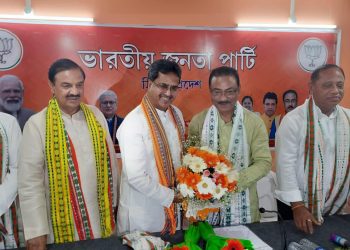 একসাথে কাজ করতে প্রতিজ্ঞাবদ্ধ আমরা