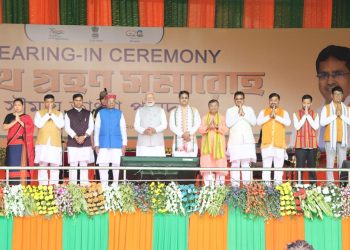 প্রধানমন্ত্রীর উপস্থিতিতে শপথ নিলেন মন্ত্রী সভার সদস্যরা