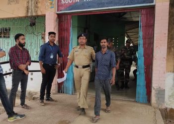 কুকুরের ওপর অমানবিক নির্যাতনের ঘটনায় জড়িত অভিযুক্ত আটক