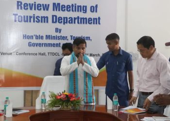 পর্যটন ক্ষেত্রগুলি আমাদের নিজেদের রাজস্ব অর্জনে মডেল হিসেবে গড়ে তুলে আমাদের আত্মনির্ভর করতে পারে।