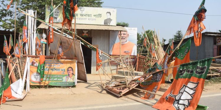 বিজেপি মন্ডল অফিস ভাঙচুর