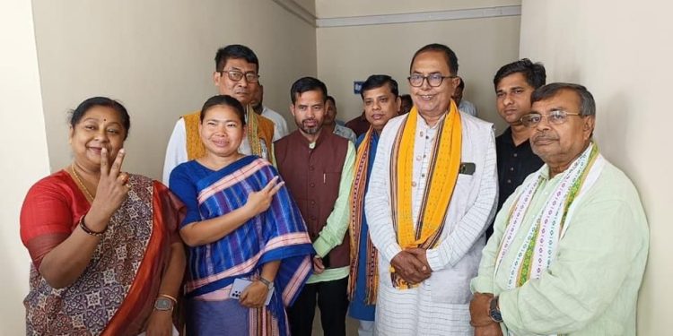 মনোনয়ন পত্র জমা দিলেন বিশ্ববন্ধু সেন