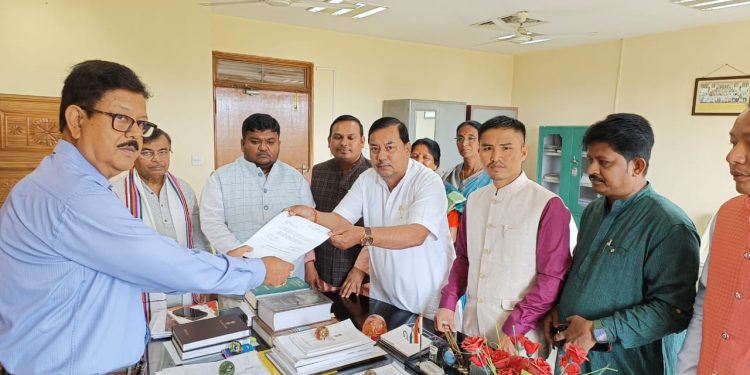 বিধানসভার উপাধ্যক্ষ পদের জন্য মনোনয়ন পত্র জমা দিলেন বিধায়ক রাম প্রসাদ পাল ।