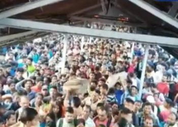 আগরতলা রেল স্টেশনে আরও একটি ফুটওভার ব্রিজ প্রয়োজন! সমস্যা হচ্ছে যাত্রীদের