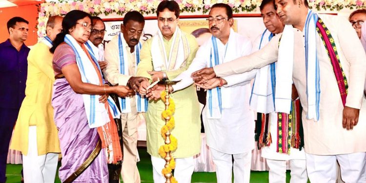 দিলীপ সরকারের চতুর্থ প্রয়াণ দিবসে শ্রদ্ধাঞ্জলী জানালেন মুখ্যমন্ত্রী