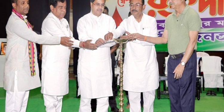 অন্যতম মহৎ কাজ হলো স্বেচ্ছায় রক্তদান