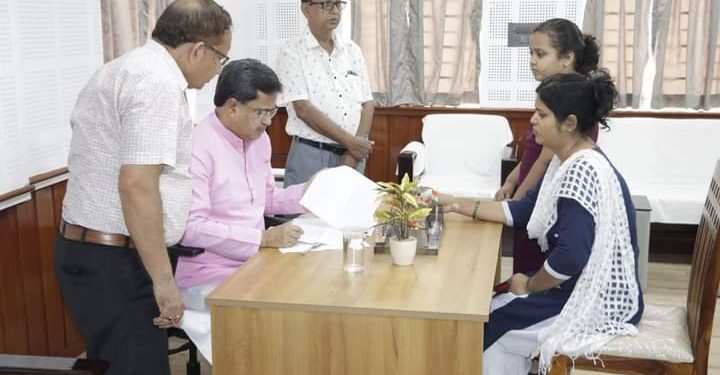 জনগণের বিভিন্ন সমস্যা নিরসনে আন্তরিকতার সঙ্গে কাজ করে চলেছে বর্তমান রাজ্য সরকার।