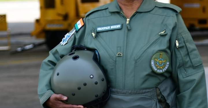 রাষ্ট্রপতি দ্রৌপদী মুর্মু আজ আসামের তেজপুর এয়ারফোর্স স্টেশনে সুখোই-30 এমকেআই যুদ্ধবিমানে একটি ঐতিহাসিক যাত্রা করলেন ৷