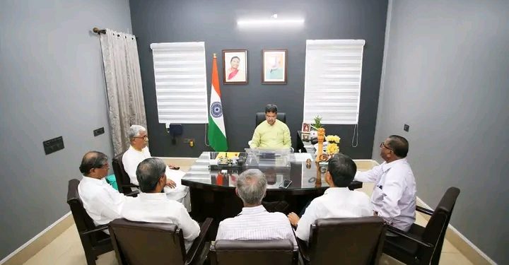 সোমবার সিপিআই-এম-এর ছয় সদস্যের একটি প্রতিনিধিদল আজ মাননীয় মুখ্যমন্ত্রী ডঃ মানিক সাহার সঙ্গে তাঁর সরকারি বাসভবনে সাক্ষাৎ করেন।