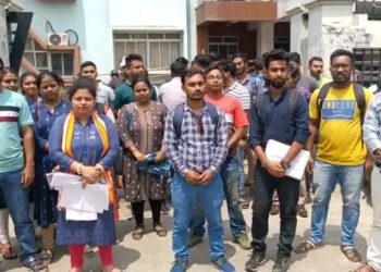 প্রশ্ন পত্রে ভুল ! টেট পরীক্ষার্থীদের ডেপুটেশন।